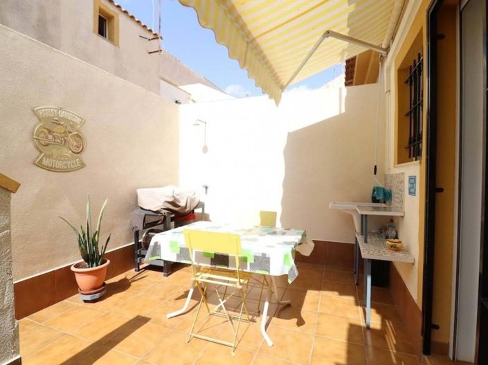 Image No.18-3 Bed Townhouse for sale