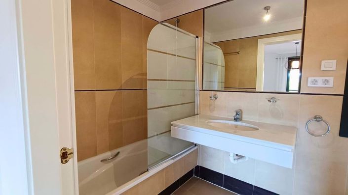 Image No.12-3 Bed Apartment for sale