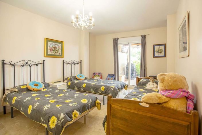 Image No.11-3 Bed Townhouse for sale