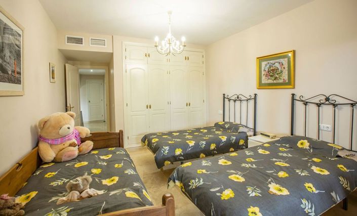 Image No.12-3 Bed Townhouse for sale