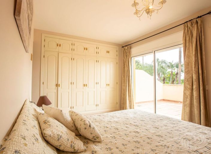 Image No.15-3 Bed Townhouse for sale