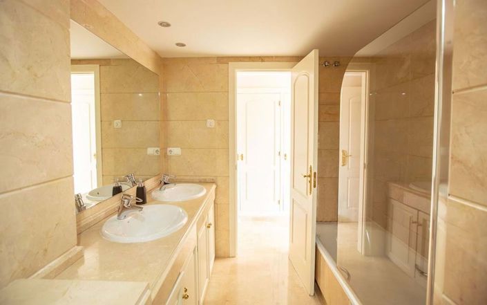 Image No.17-3 Bed Townhouse for sale