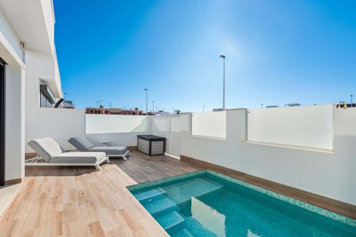 Image No.2-3 Bed Villa for sale