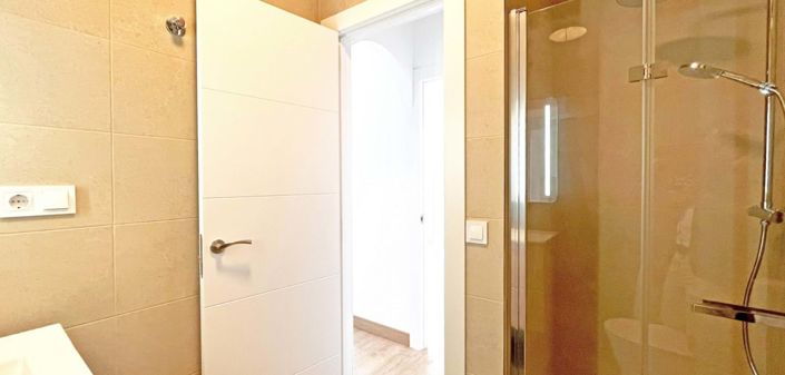 Image No.13-3 Bed Townhouse for sale