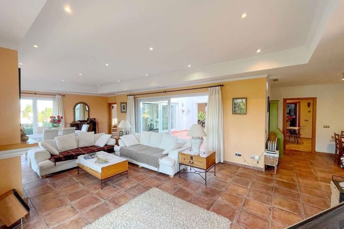 Image No.10-4 Bed Villa for sale