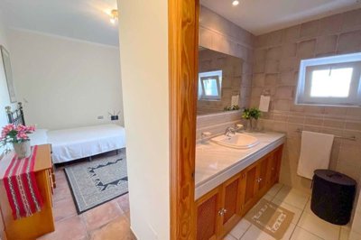 1447-533117-78d1f4f8b6655591b02d22fabb36a692d