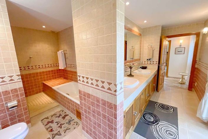 Image No.21-4 Bed Villa for sale