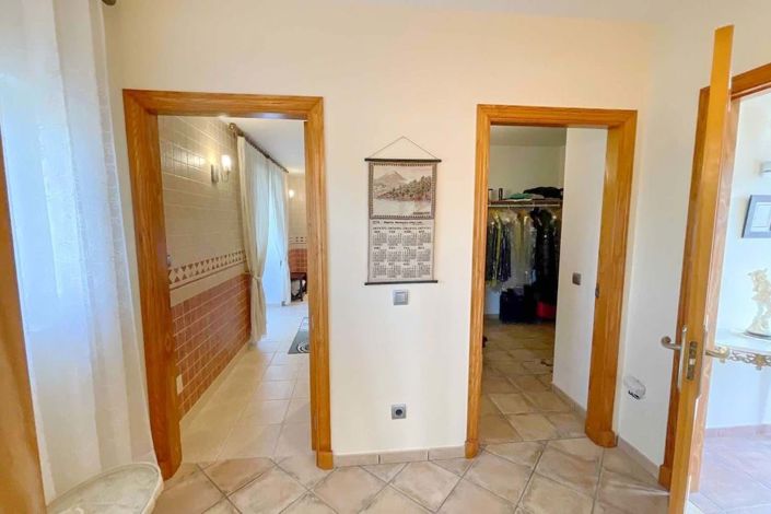 Image No.25-4 Bed Villa for sale