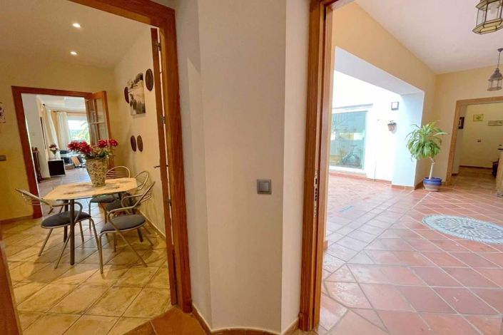 Image No.4-4 Bed Villa for sale