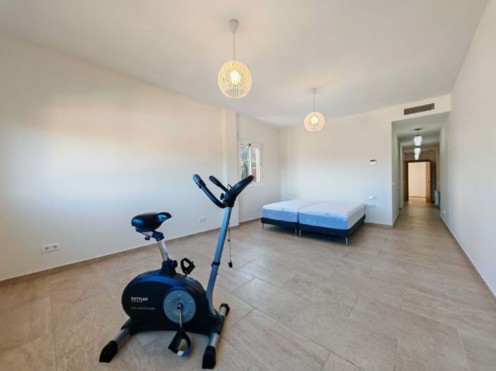 Image No.8-5 Bed Villa for sale