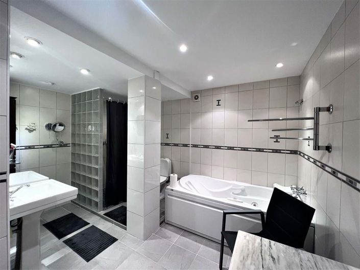 Image No.22-4 Bed Apartment for sale