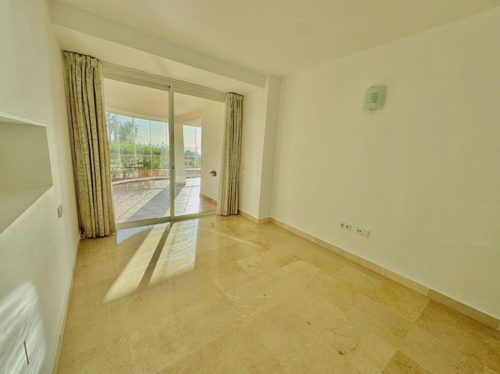 Image No.20-3 Bed Apartment for sale