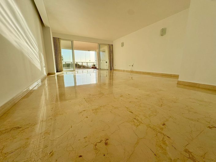 Image No.23-3 Bed Apartment for sale