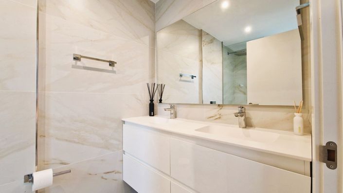 Image No.18-3 Bed Townhouse for sale