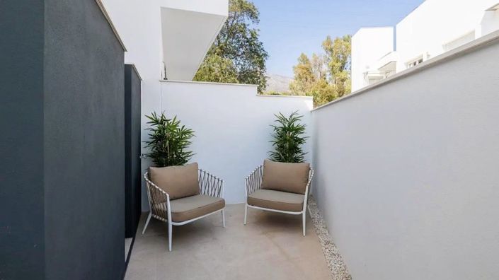 Image No.30-3 Bed Townhouse for sale