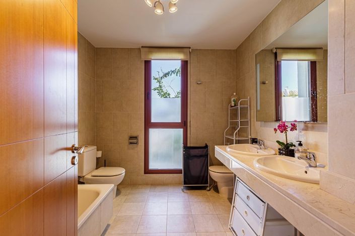 Image No.6-3 Bed Townhouse for sale