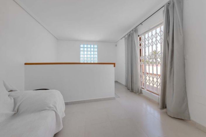 Image No.14-3 Bed Townhouse for sale