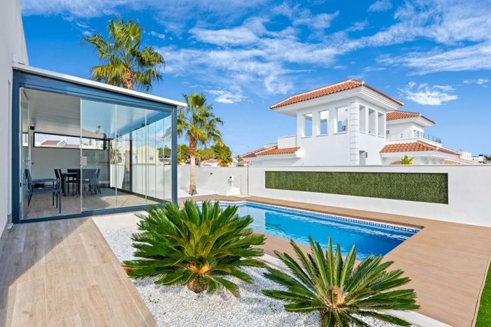 Image No.25-3 Bed Townhouse for sale