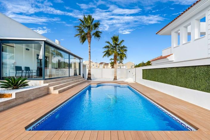 Image No.27-3 Bed Townhouse for sale