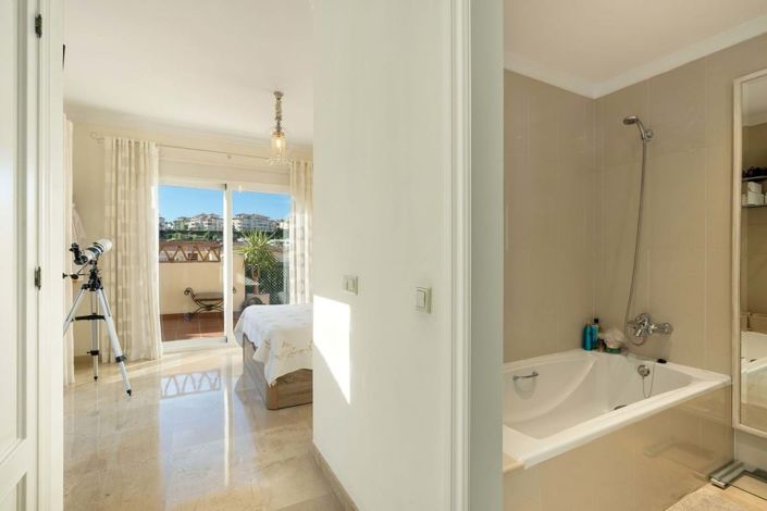 Image No.21-3 Bed Apartment for sale