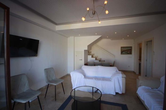 Image No.10-3 Bed Property for sale