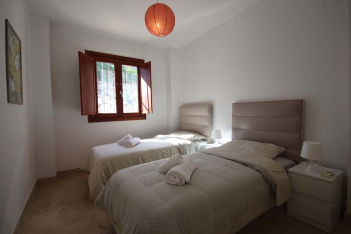 Image No.19-3 Bed Property for sale