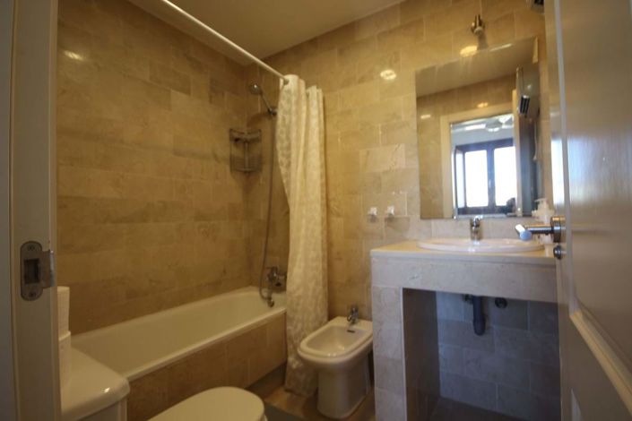 Image No.22-3 Bed Property for sale