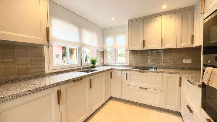 Image No.21-4 Bed Semi-Detached for sale