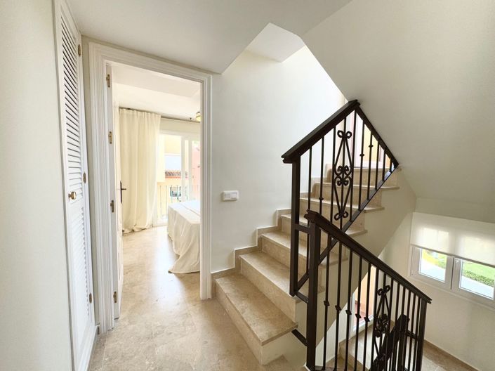 Image No.4-4 Bed Semi-Detached for sale