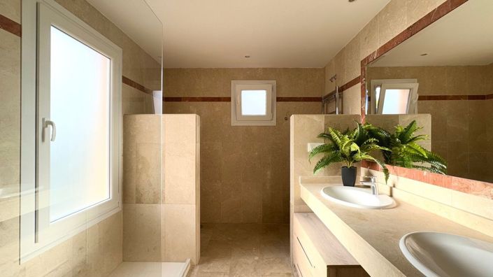 Image No.8-4 Bed Semi-Detached for sale