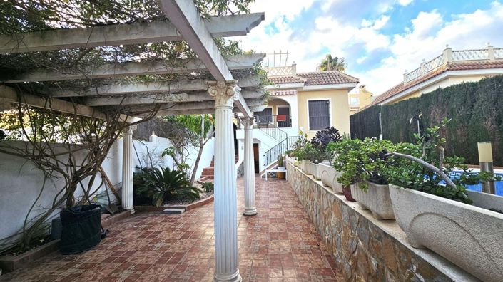 Image No.2-4 Bed Villa for sale