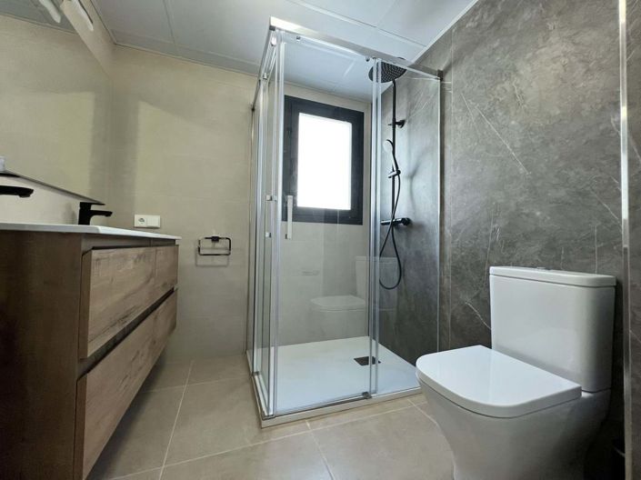 Image No.8-3 Bed Townhouse for sale