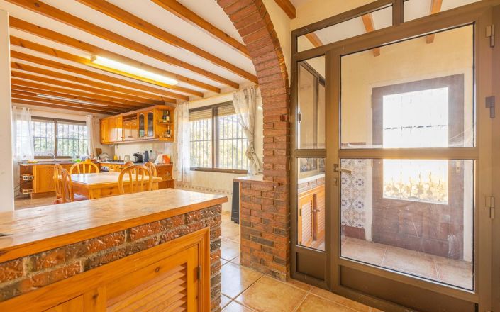 Image No.10-6 Bed Villa for sale