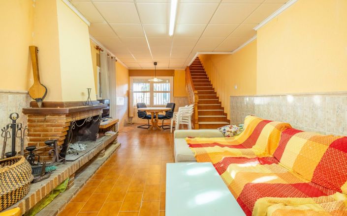 Image No.2-6 Bed Villa for sale