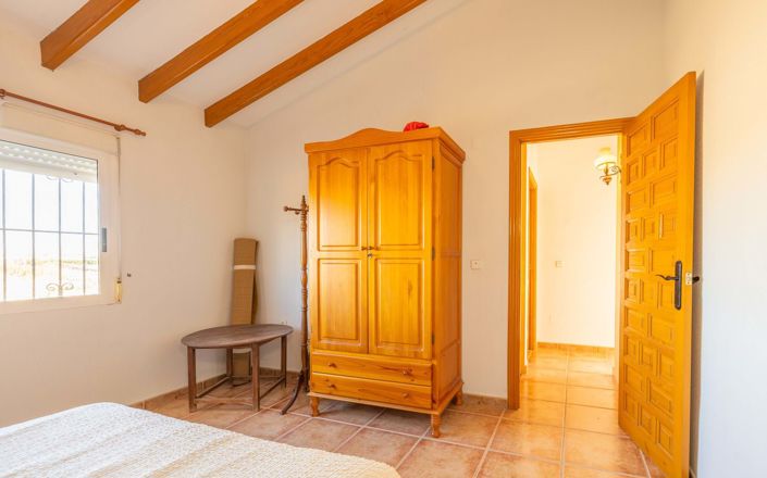 Image No.28-6 Bed Villa for sale