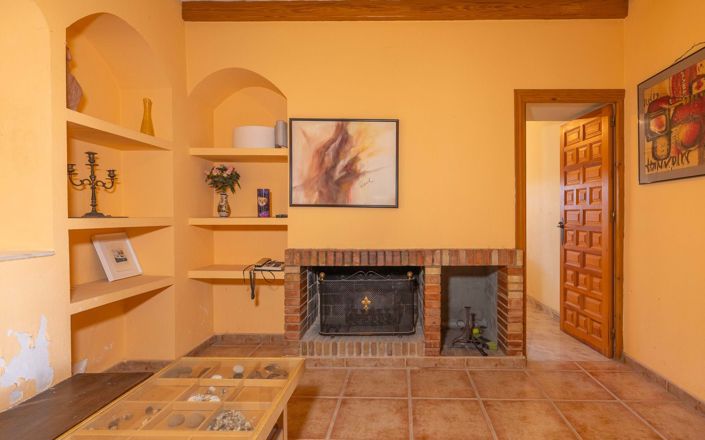 Image No.4-6 Bed Villa for sale