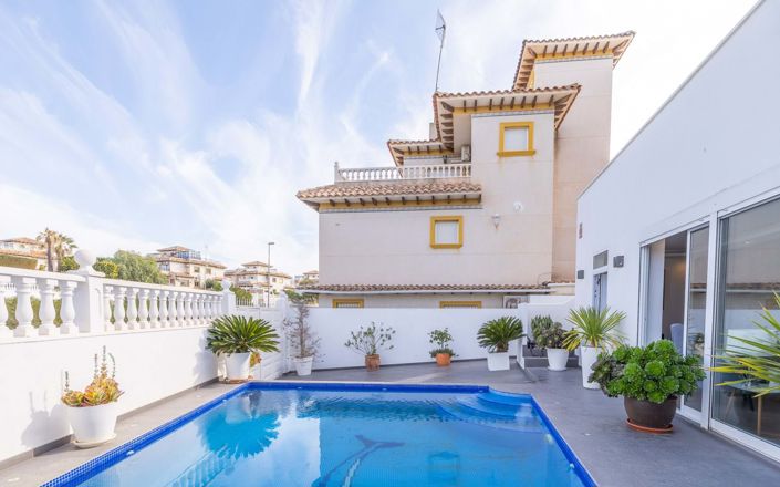 Image No.48-5 Bed Villa for sale