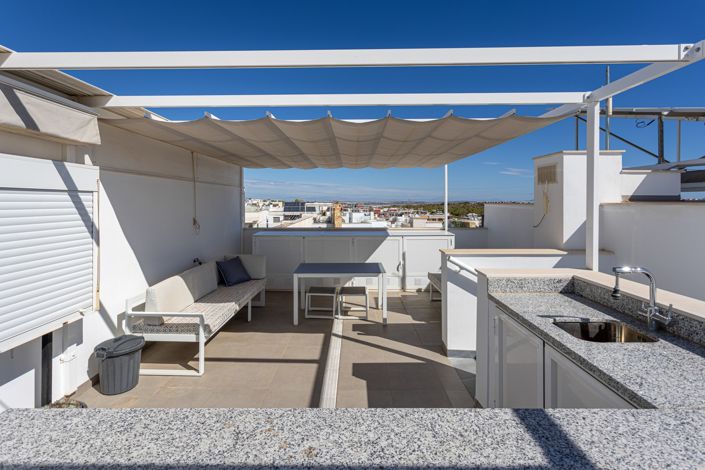 Image No.18-3 Bed Townhouse for sale