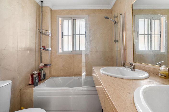 Image No.12-3 Bed Villa for sale