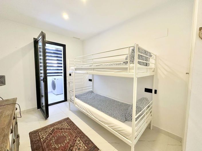 Image No.20-3 Bed Apartment for sale