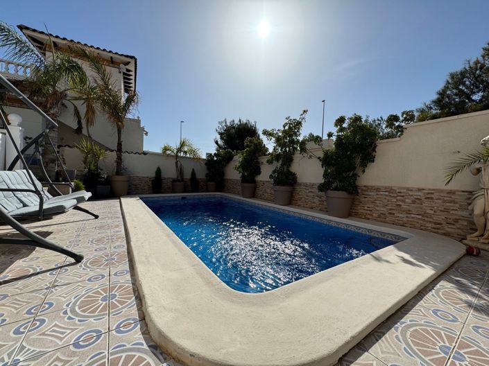 Image No.2-4 Bed Villa for sale