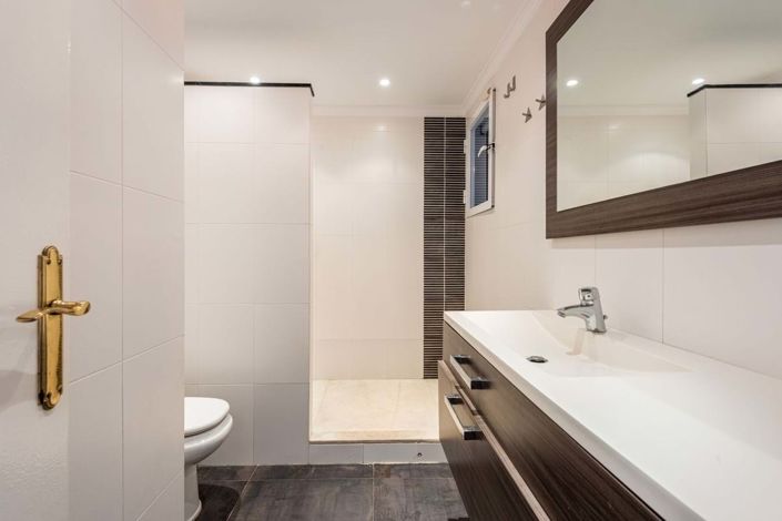 Image No.17-2 Bed Townhouse for sale