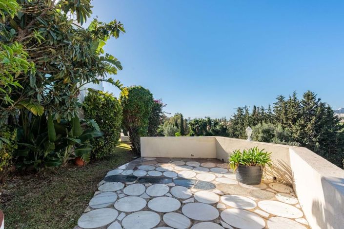 Image No.20-2 Bed Townhouse for sale