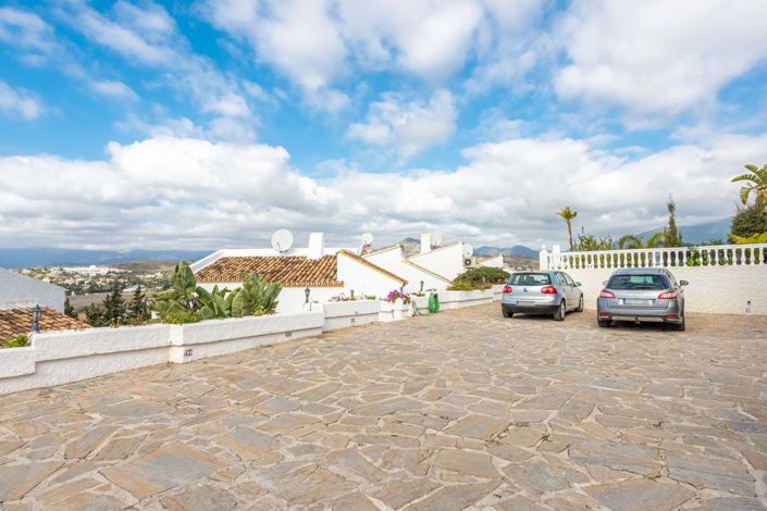 Image No.24-2 Bed Townhouse for sale