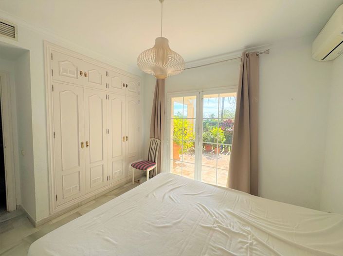 Image No.10-3 Bed Townhouse for sale