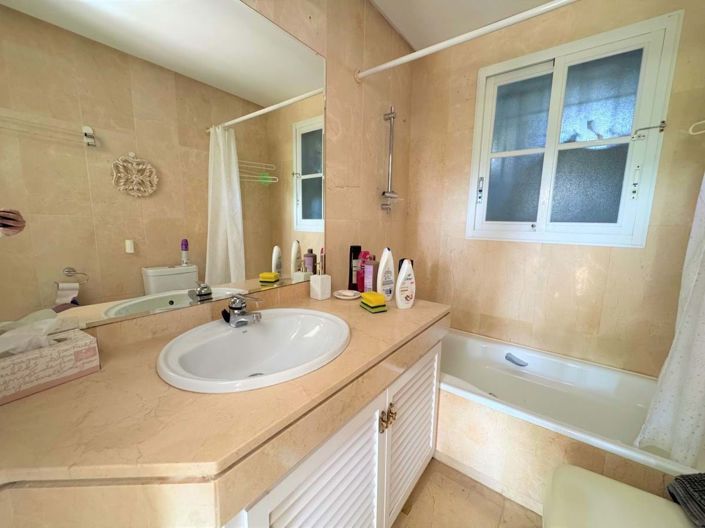 Image No.11-3 Bed Townhouse for sale