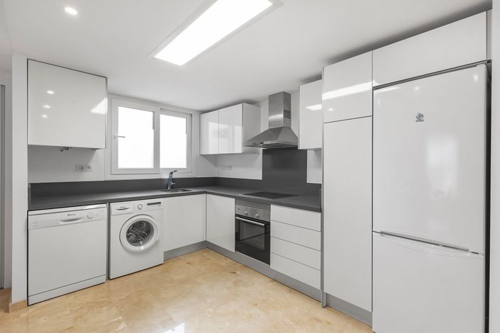 Image No.11-3 Bed Apartment for sale