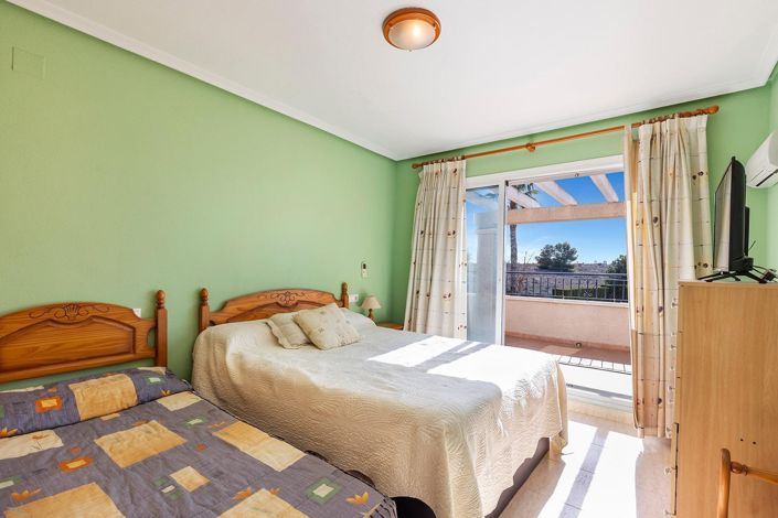 Image No.12-2 Bed Townhouse for sale