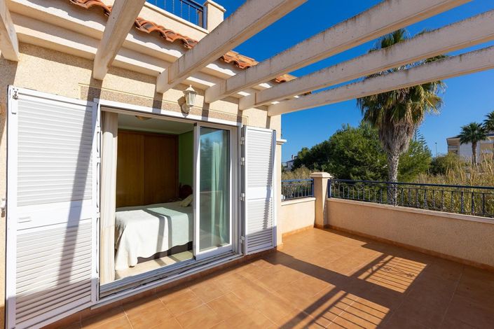 Image No.16-2 Bed Townhouse for sale