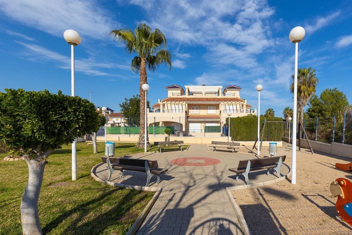 Image No.36-2 Bed Townhouse for sale